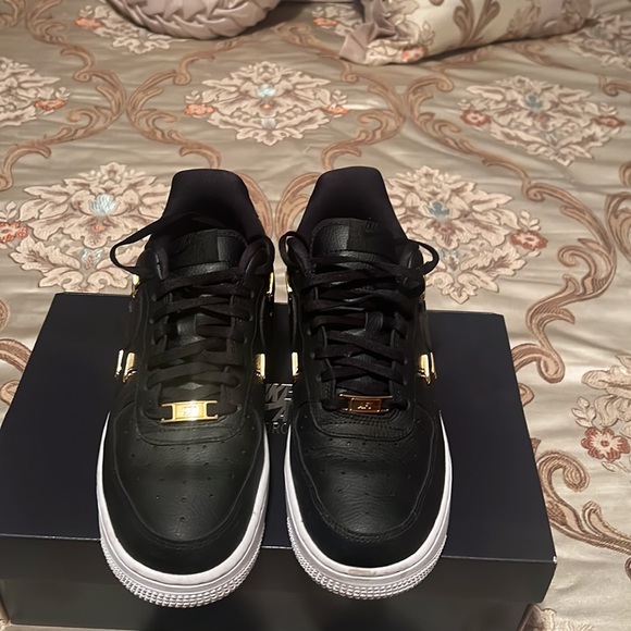 Womens AF1 size 7.5 - Picture 2 of 7